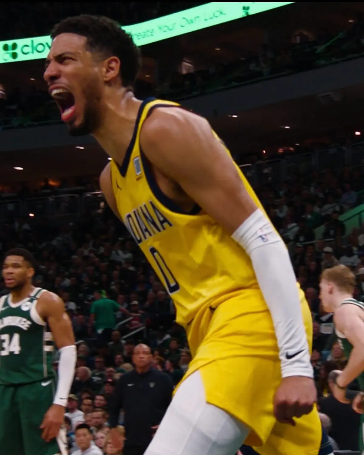 Pacers guard shows off rare athleticism with powerful dunk during NBA playoff intensity